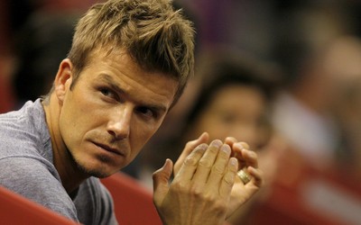 幻影体育评论-维蒂尼亚庆祝进球时手指耳朵